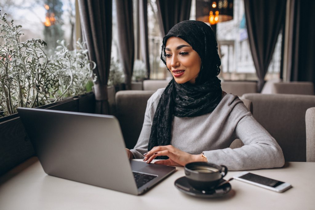 Digital Marketing Freelancer in UAE optimizing social media strategy for business growth