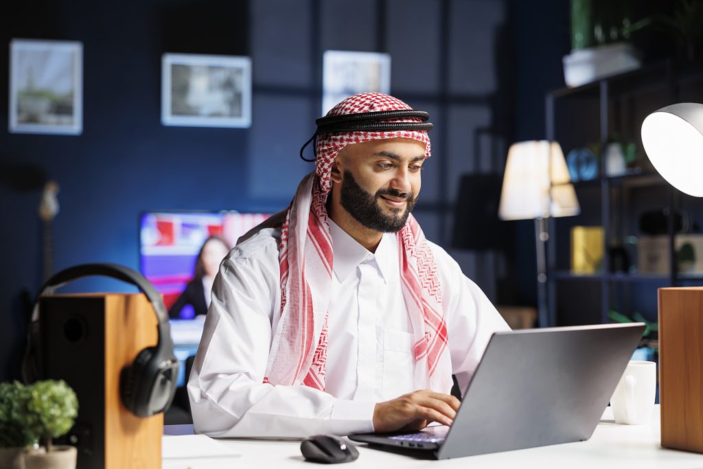 Digital Marketing Freelancer in UAE optimizing social media strategy for business growth
