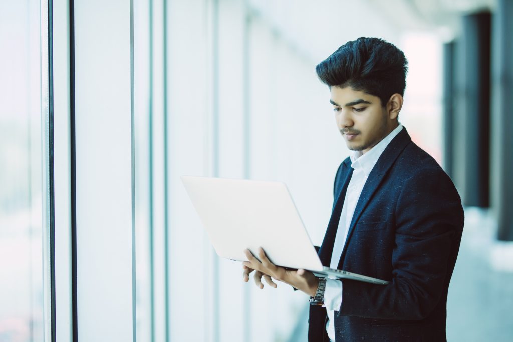 Digital Marketing Freelancer in UAE optimizing social media strategy for business growth